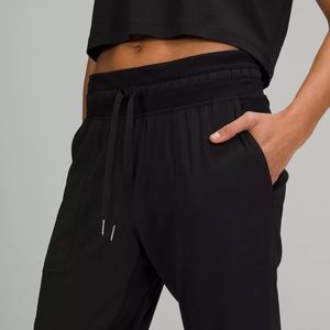 Lululemon Dance Studio Mid-Rise Crop 25"